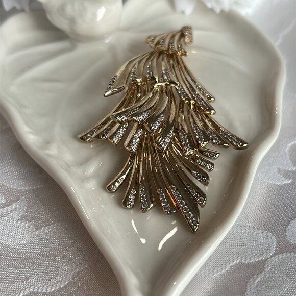 CAROLEE RHINESTONE ARTICULATED GOLD-PLATED ABSTRACT BROOCH - Picture 5 of 8